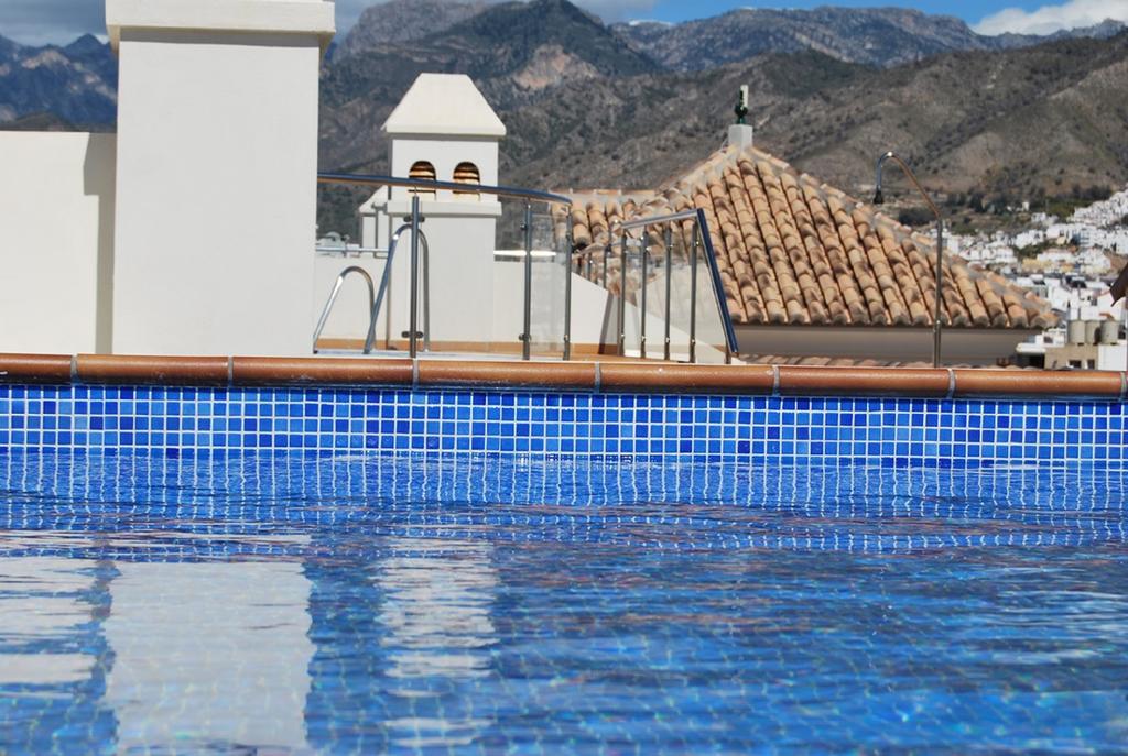 Apartamentos Plaza Нерха Екстериор снимка