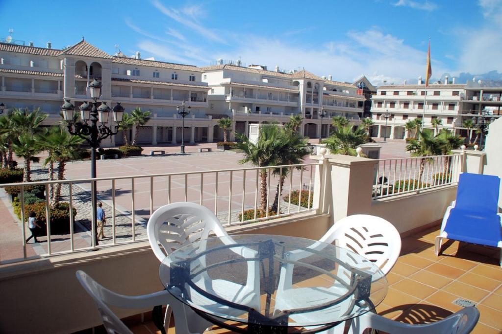 Apartamentos Plaza Нерха Стая снимка