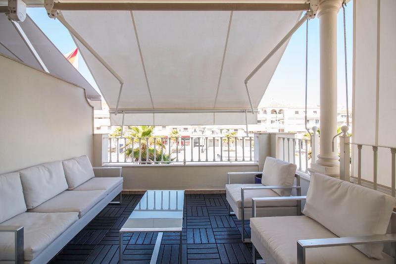 Apartamentos Plaza Нерха Екстериор снимка